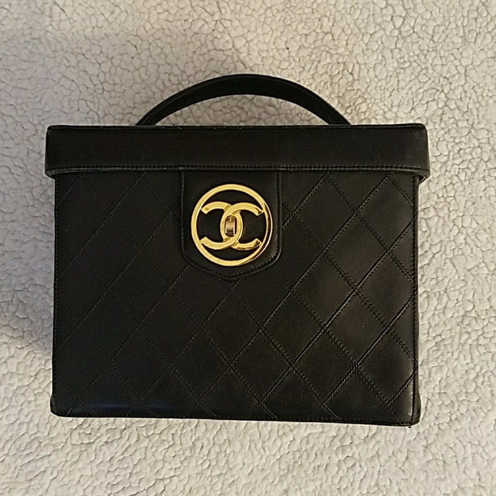 AUTH ENTIC CHANEL Bag
